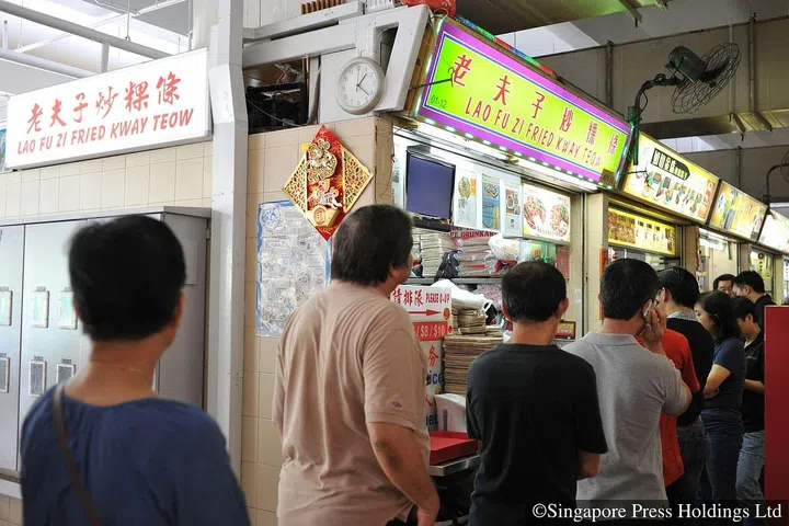 ST01082014-1421346294-Lim Yaohui///Lao Fu Zi Fried Kway Teow stall at Old Airport Road hawker centre on Aug 01 2014. //Changi Airport's new Singapore Food Street in T3 may not be made of famous hakwer stalls as the airport and its operating partner Select had previously touted. Some stalls there are new start-ups without existing stalls, while others have been named after well-known hawker streets that have no relation to the original stalls. (Photo: Lim Yaohui for The Straits Times)