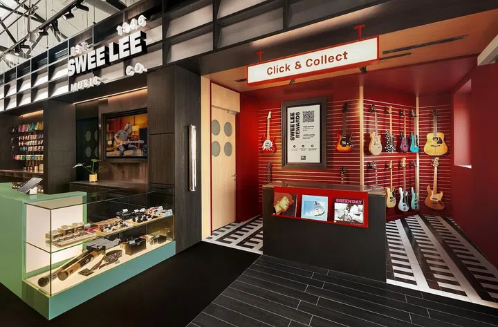 Tiles laid out to resemble piano keys animate the store’s retail section. (Photo: Caldecott Music Group)