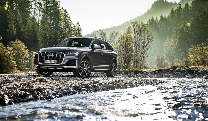 Audi SQ7 SUV sports car