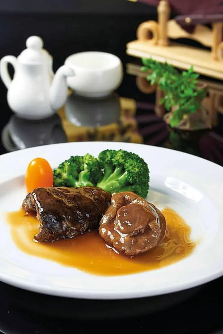 Huat Kee Restaurant serves Teochew cuisine that can be paired with wines from its cellar. 