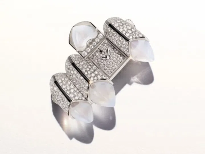 Cartier Libre Polymorph lapel brooch with a hidden dial. (Photo: Cartier)