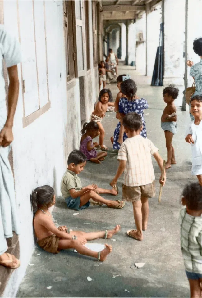 In the 1950s, children played shirtless by the roadside, as poor families could not provide them with the best care.
