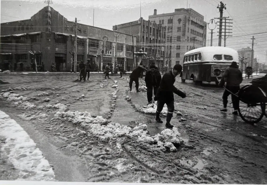 A snowy road outside the Confucius Temple.