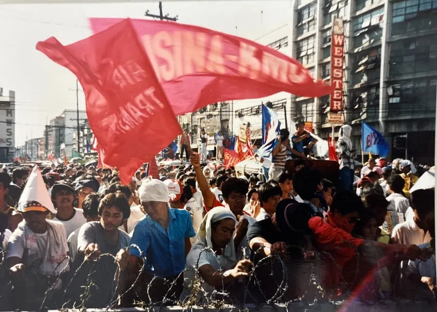 Leftist demonstrators protest outside the presidential palace.