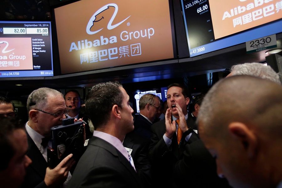 Traders work on the floor of the New York Stock Exchange (NYSE) in New York, US, on 19 September 2014, the Alibaba's shares began trading on the NYSE. (Scott Eells/Bloomberg)