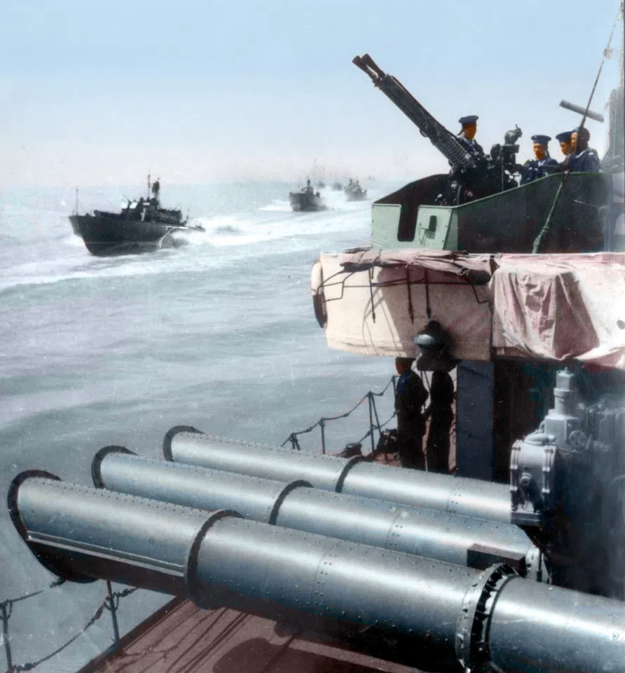 PLA navy vessels patrolling the waters around Fujian, 1960s. At the time, PLA boats were of light tonnage and could only carry out defensive activities along the coast.