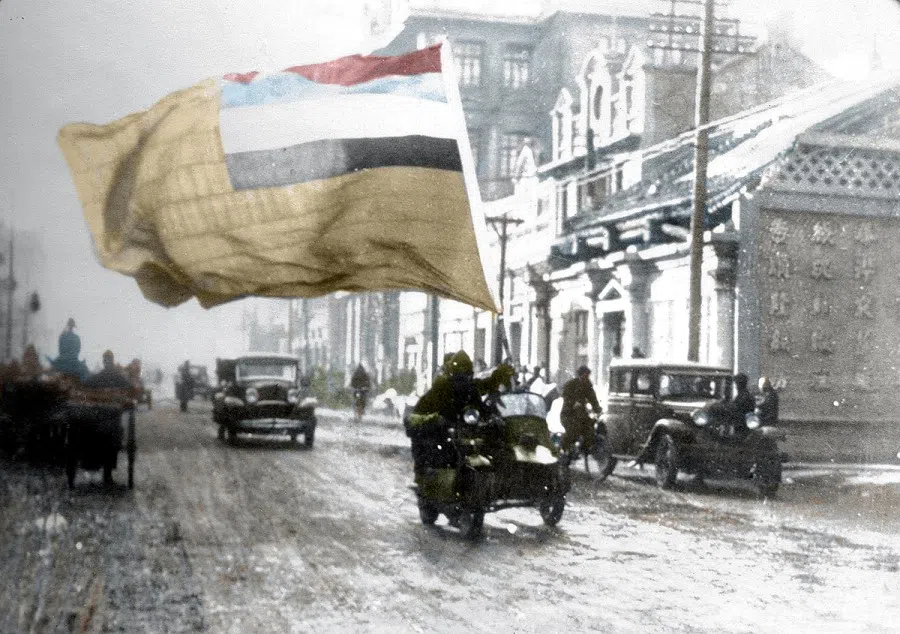 On 28 February 1932, Fengtian city (now Shenyang) held a celebratory parade commemorating the establishment of their new "country", with the five-colour "national flag" of Manchukuo waving from vehicles.