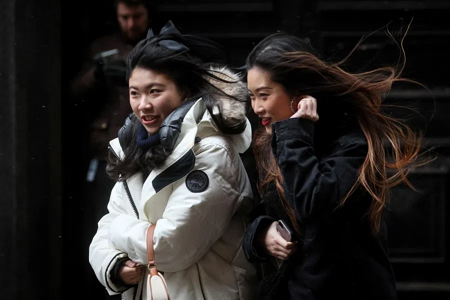 People make their way through snow and wind in lower Manhattan in New York City, US, 14 March 2023. (Brendan McDermid/Reuters)