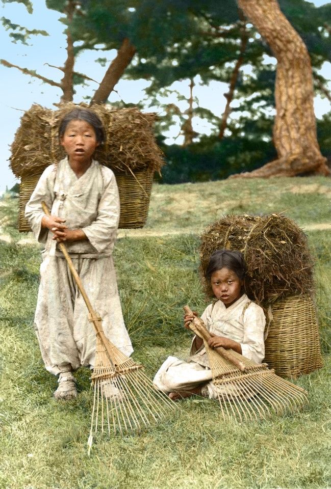 Korean village children, 1910s. Their lives were difficult.