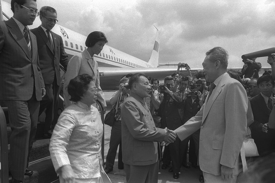 China's then-senior vice-premier Deng Xiaoping (centre), arrived in Singapore to a warm welcome from Prime Minister Lee Kuan Yew. Deng made his first and only official visit to Singapore in 12 November 1978. (Ministry of Information and the Arts)