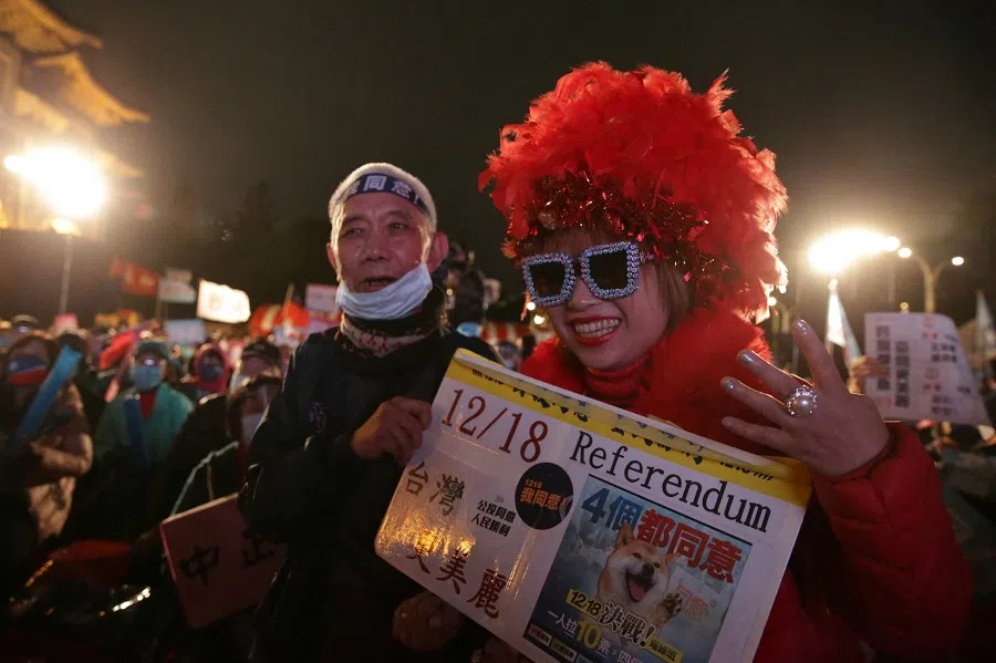 Supporters attend a Kuomintang (KMT) party rally on the eve of the referendum in Taipei, Taiwan, 17 December 2021. (I-Hwa Cheng/Reuters)