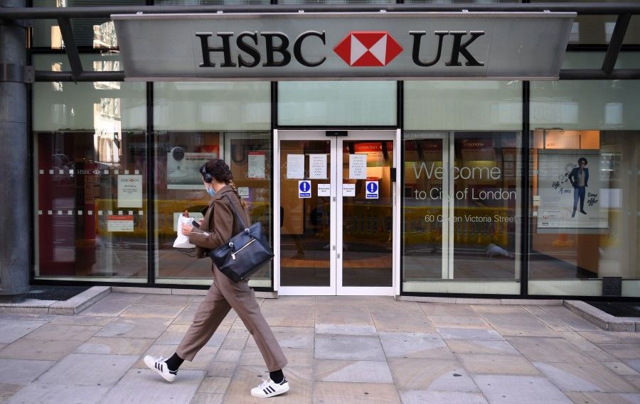 A pedestrian walks past a branch of a HSBC bank in central London on 3 August 2020. (Daniel Leal-Olivas/AFP)