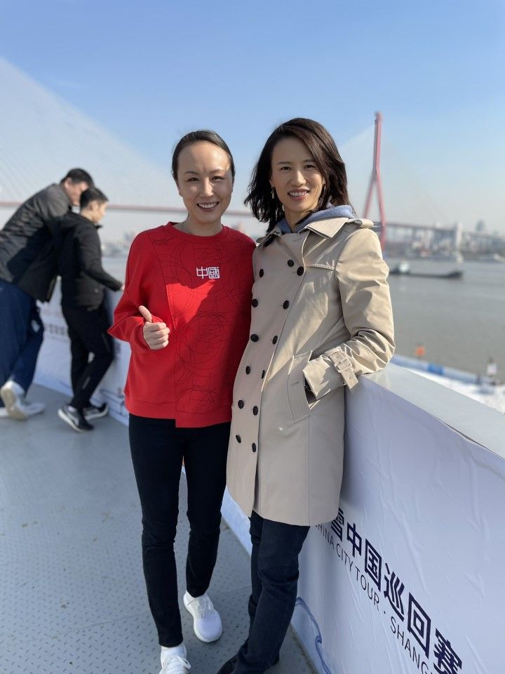 Peng Shuai (left) with Xu Lijia, 19 December 2021. (Twitter/@li_ding1)