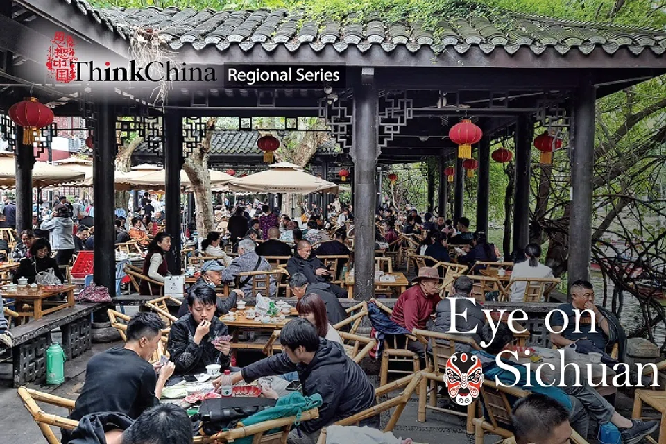 ​People drinking tea and chatting in a teahouse at People’s Park in Chengdu. (iStock)