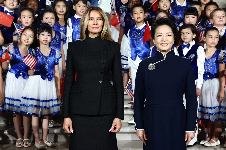US First Lady Melania Trump (left) and Peng Liyuan, wife of Chinese President Xi Jinping, visit the Smithsonian’s National Museum of Asian Art in Washington, DC, 24 September 2026.
