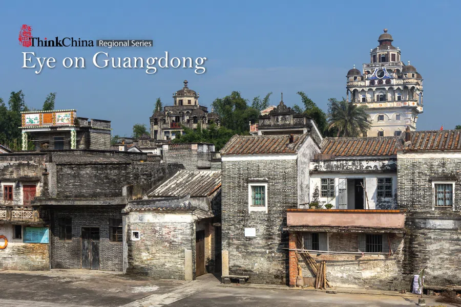 Jinjiangli village, with Ruishi Diaolou in the background.
