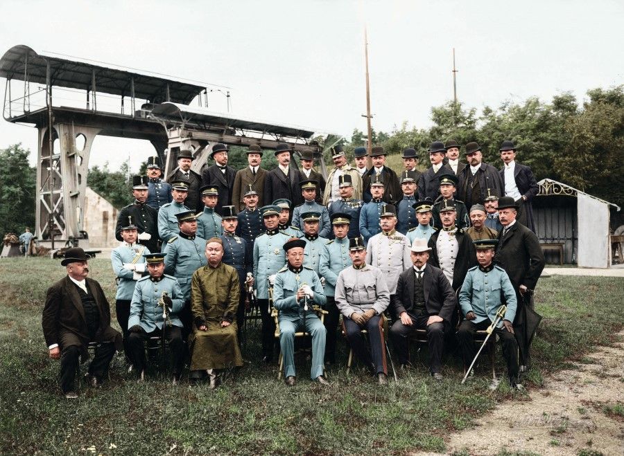 In 1910, the Qing royal guards visited the Austro-Hungarian empire for the first time. This photo taken in Budapest includes Li Hongzhang's son Li Jingmai (first row, third from left) and Manchu prince Zaitao (first row, fourth from left). Zaitao was then the chief of army at the young age of 21, and represented the Qing royal court on overseas military study trips, only for the Xinhai Revolution to break out the following year.