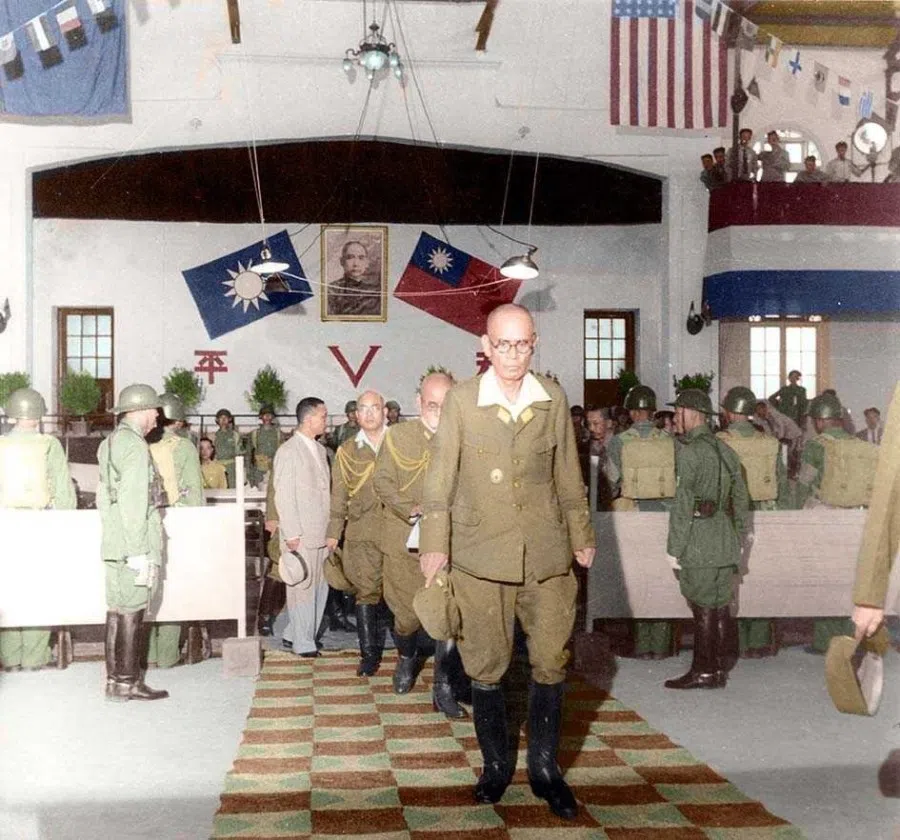 On 9 September 1945, commander-in-chief of the China Expeditionary Army Yasuji Okamura quietly led out the Japanese army delegation following the surrender ceremony.