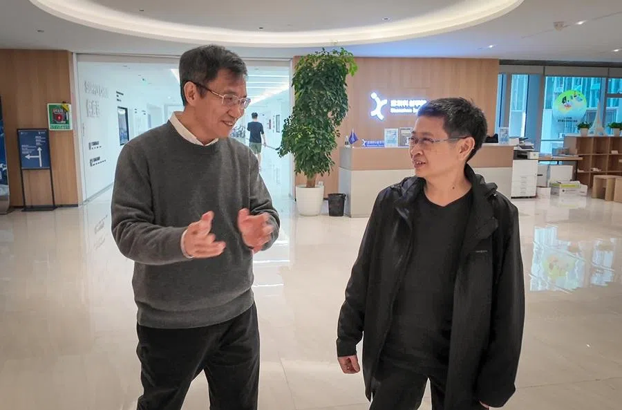 Li Zexiang speaks with Han Yong May at Shenzhen InnoX Academy. (Ngian Xuan Rong/SPH Media)