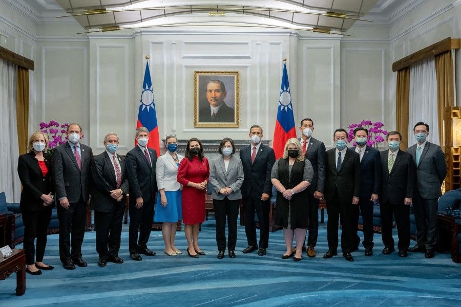 This handout photo taken and released by Taiwan's Presidential Office on 8 September 2022 shows Taiwanese President Tsai Ing-wen (7th left) posing for a photo with a US congressional delegation led by US Representative Stephanie Murphy (6th from left) and other officials at the Presidential Office in Taipei. (Handout/Taiwan Presidential Office/AFP)