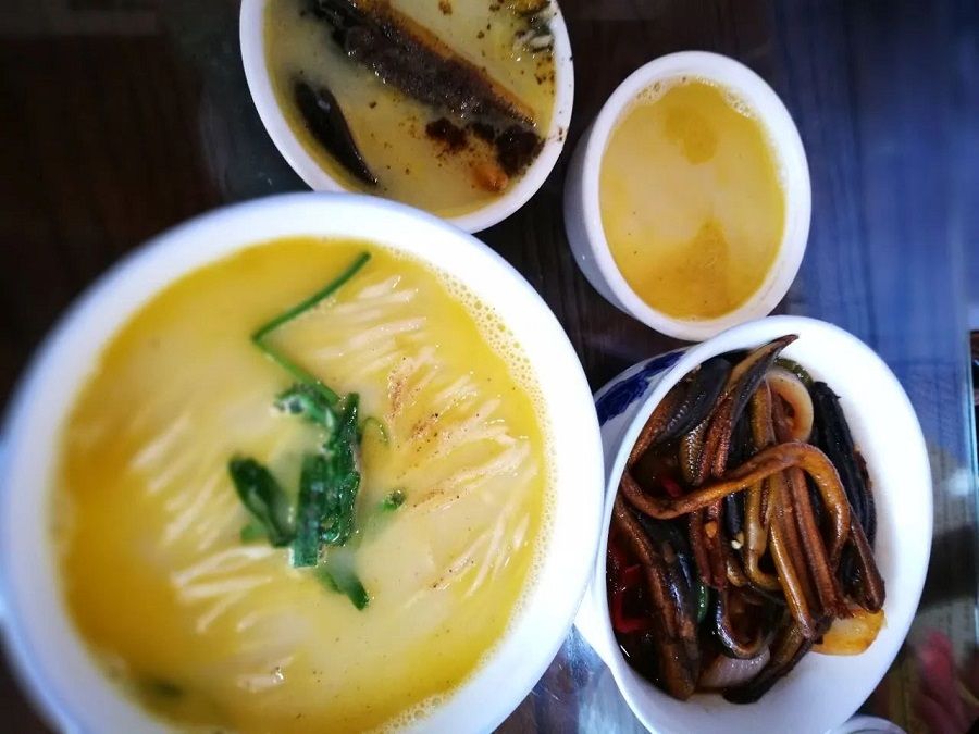 A bowl of swamp eel noodle soup makes for a good local breakfast in Zhenjiang.