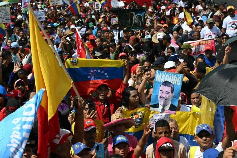 Demonstrators attend a rally in support of ousted President Nicolás Maduro in Caracas on 7 January 2026. (Ronaldo Schemidt/AFP)