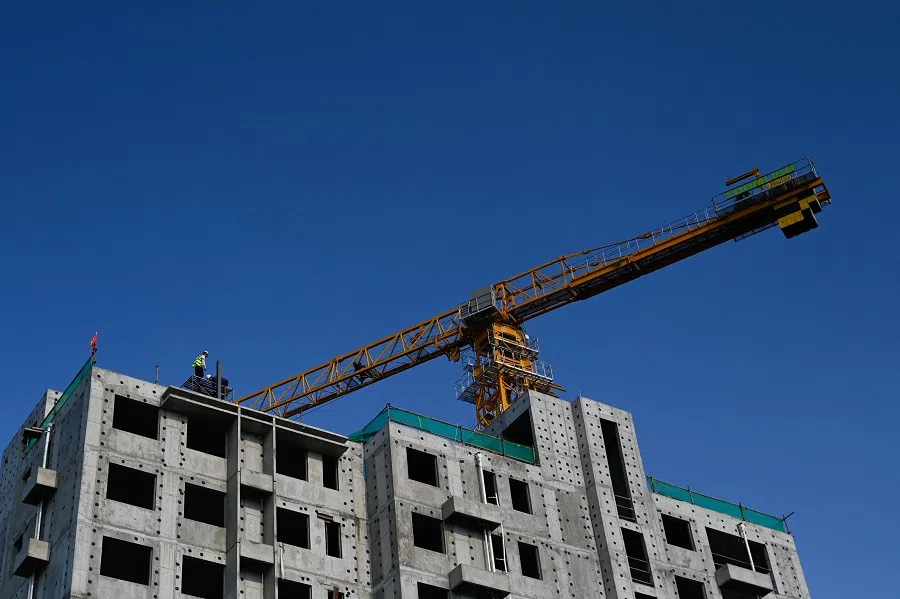 Men work at a development of property developer Country Garden in Beijing, China, on 15 August 2023. (Pedro Pardo/AFP)