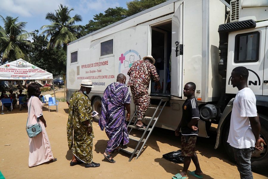 Ivorian traditional chiefs get into a vaccination truck to receive a vaccine against the coronavirus disease at a mobile vaccination centre in Abidjan, Ivory Coast, West Africa, 23 September 2021. (Luc Gnago/Reuters)