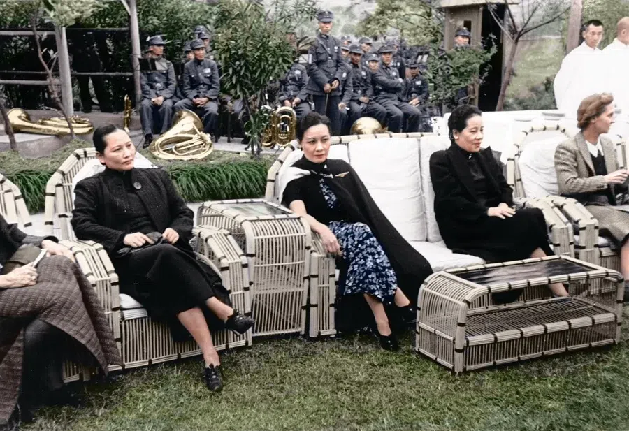In 1943, the three Soong sisters held an international press conference in Chongqing.
