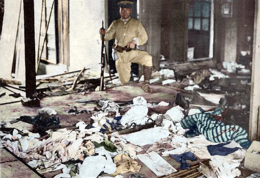 In 1930, there was an armed insurrection by the indigenous people in the mountainous region of central Taiwan, where many Japanese police and civilians were killed. The photo shows the aftermath of the incident.
