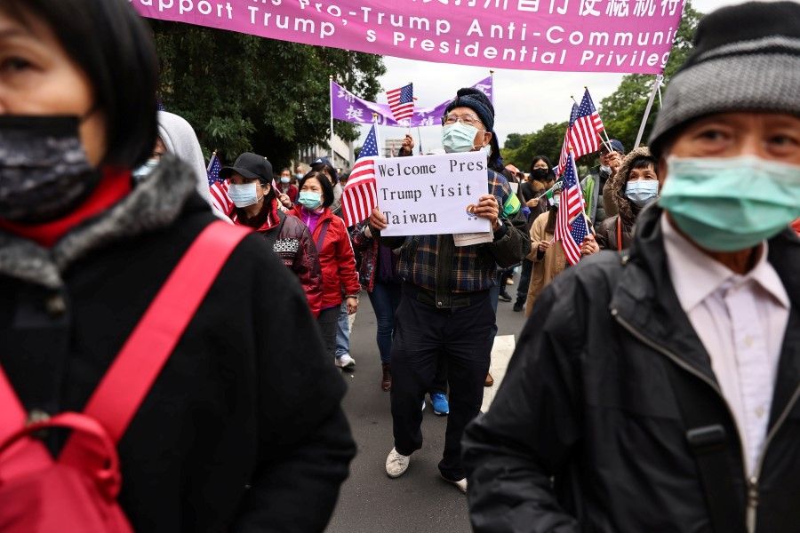 Taiwan's independence supporters hold a rally in support of U.S. President Donald Trump in Taipei, 2 January 2021. (Ann Wang/REUTERS)