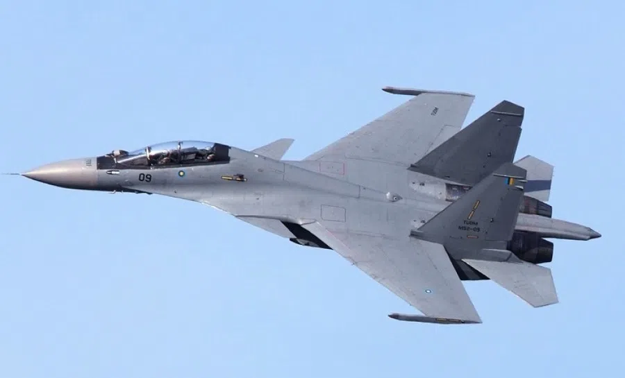 A SU-30 in flight. (Wikimedia)