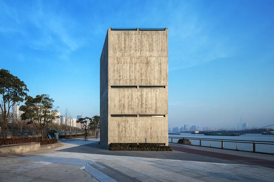 Chang Yung Ho, Vertical Glass House, south facade, Shanghai, 2013. (Photo: Lv Hengzhong)