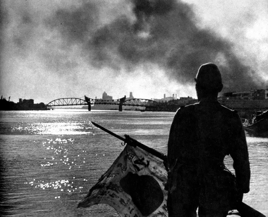 Japanese troops occupying Guangzhou harbour in October 1938.