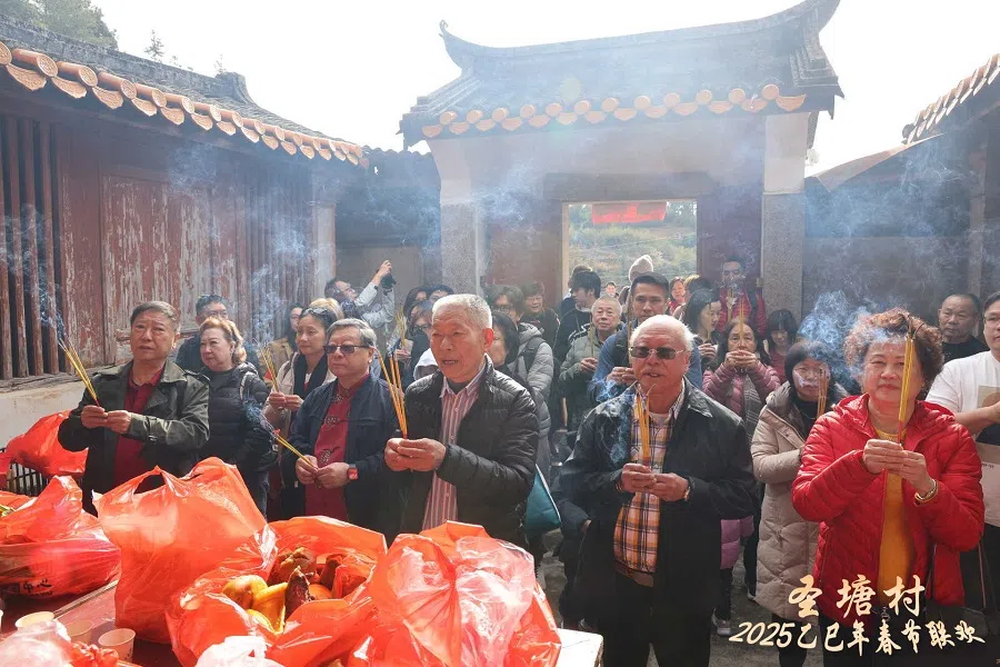 The Ho family and descendants offer incense to their ancestors at the ancestral hall.