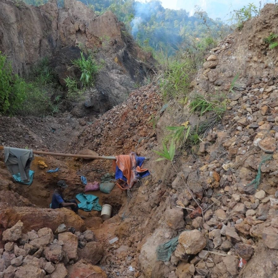 Local small-scale mining in the abandoned colonial tin mine of Phontiu, Lao PDR. (Photo: Oliver Tappe)