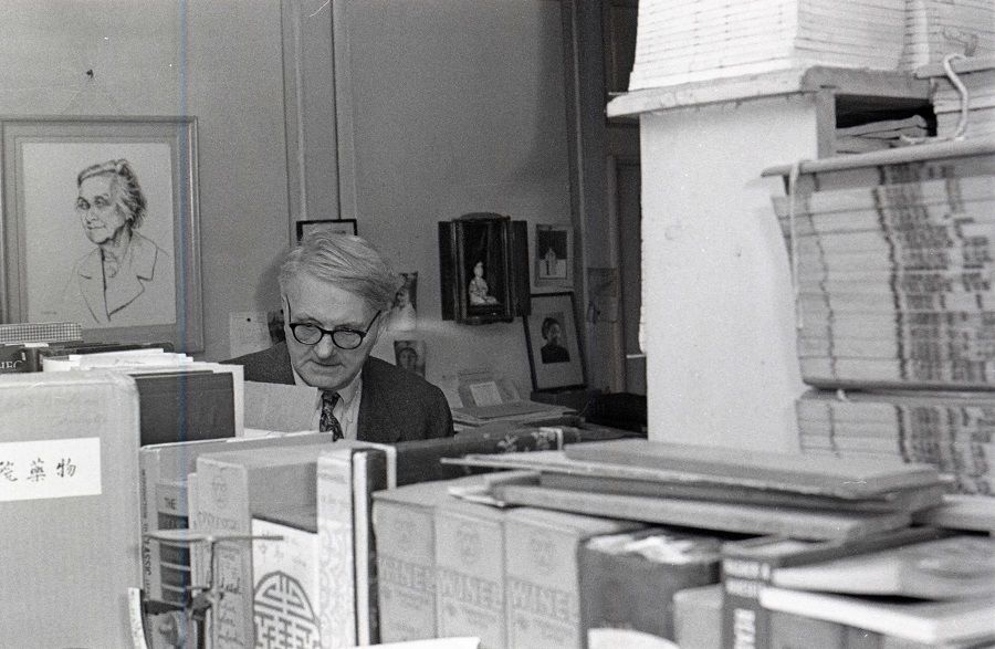 Joseph Needham in his office, 1965. (Photo: Kognos/Licensed under CC BY-SA 4.0)