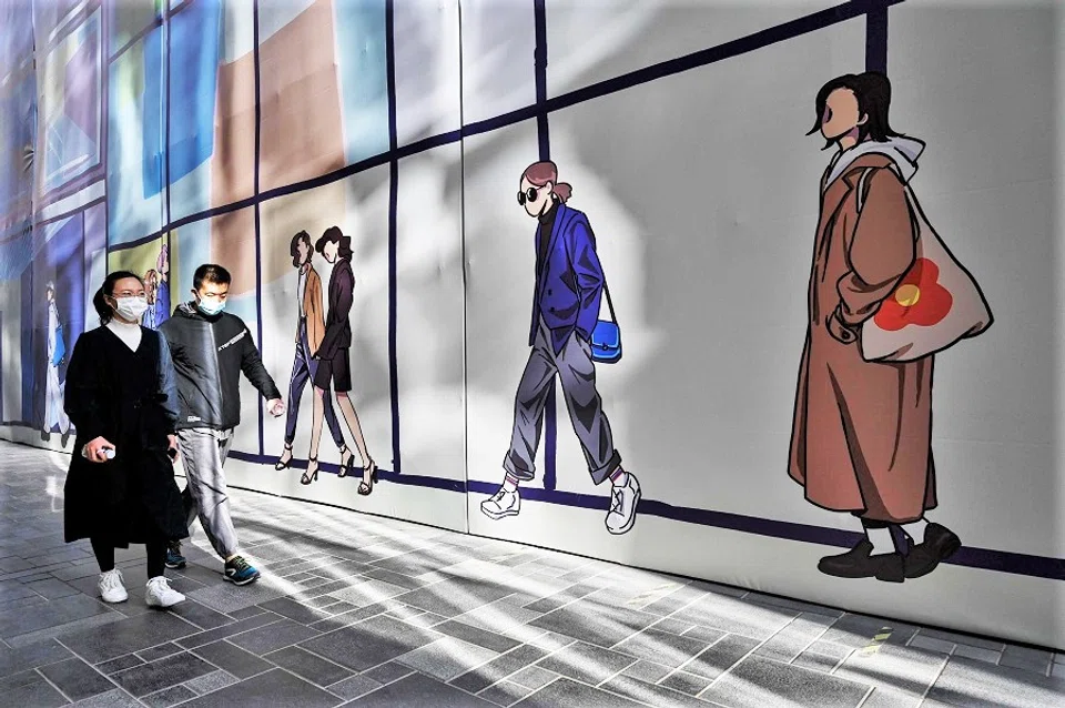 People walk at a shopping mall complex in Beijing, China, on 16 April 2022. (Jade Gao/AFP)