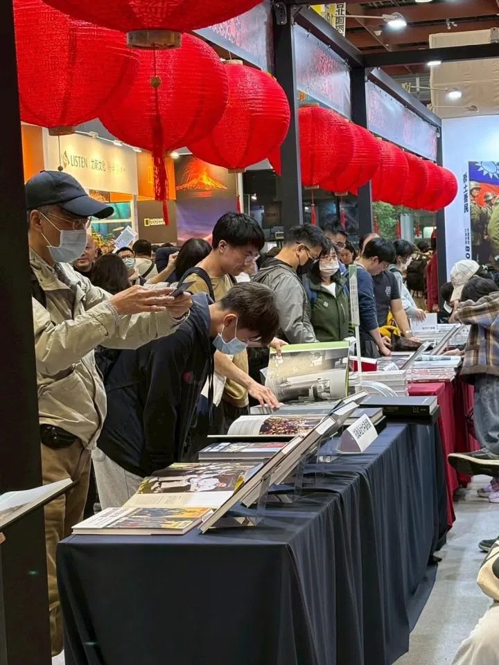 The Hsu Chung Mao Studio booth was filled with strong Chinese cultural elements.