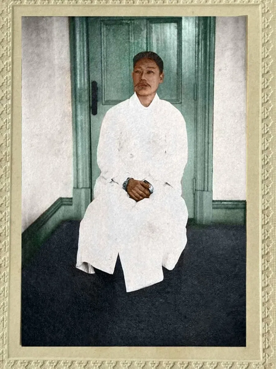Ahn Jung-geun, arrested for assassinating Resident-General of Korea Itō Hirobumi, in early 1910. He was later executed and is now regarded as a national hero in South Korea.