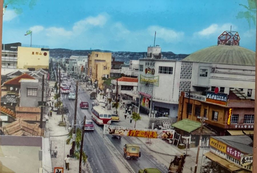 In the 1970s, the streets of Naha, Okinawa, gradually returned to normal after being devastated by war for over 20 years.