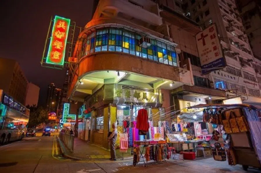 The exterior of the old-school Mido Cafe. (Weibo)