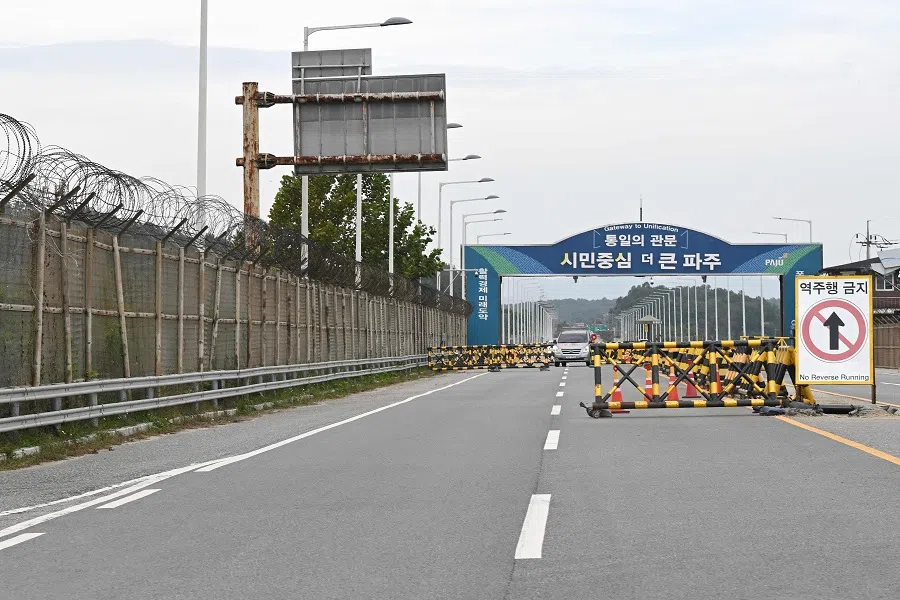 Barricades are seen at a military checkpoint on the Tongil bridge, the road leading to North Korea’s Kaesong city, in the border city of Paju on 14 October 2024. (Jung Yeon-je/AFP)