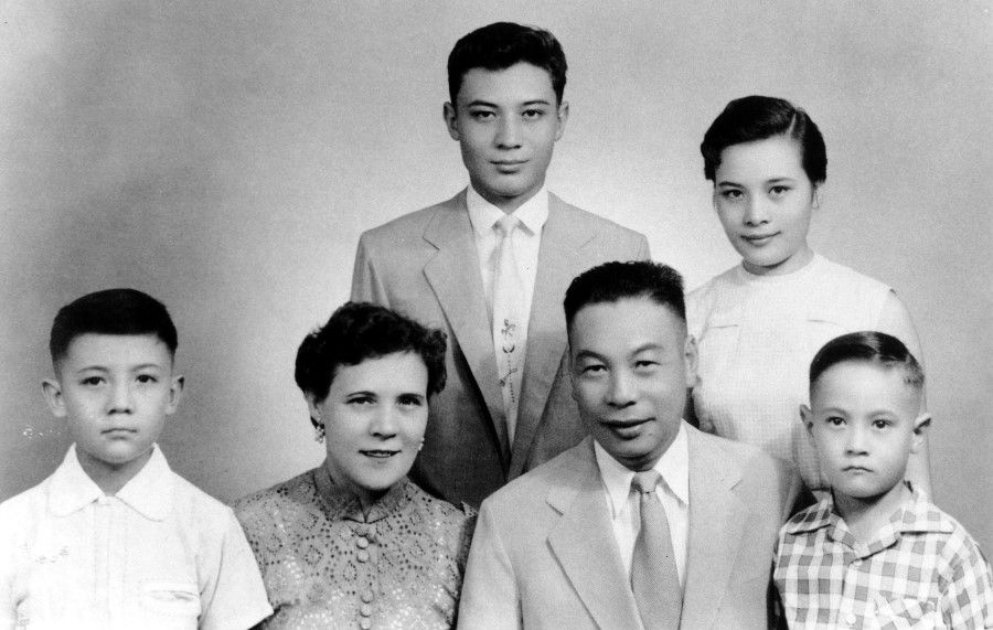 Chiang Ching-kuo's family portrait in the late 1950s.