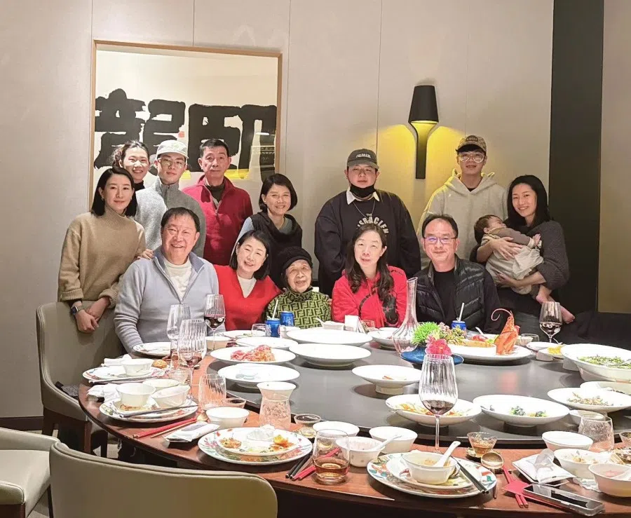 A family has their reunion dinner in Guangdong, China, during this year's Chinese New Year. (CNS)