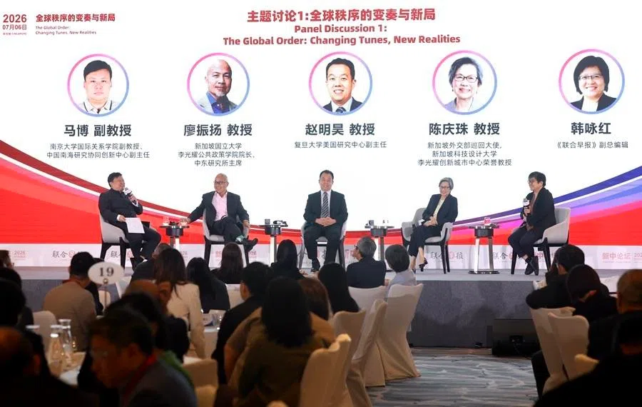 A shot of the panel discussion on “The Global Order: Changing Tunes, New Realities” at the Singapore-China Forum held in Singapore on 6 July 2026, moderated by Han Yong Hong, associate editor at Lianhe Zaobao.