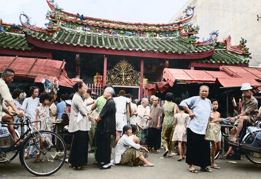 A street fair outside a Chinese temple in the 1950s. In Chinese neighbourhoods, events that offered thanks to deities were often held outside temples. During such occasions, many vendors would come to sell their wares to the gathered crowds, creating a lively atmosphere.