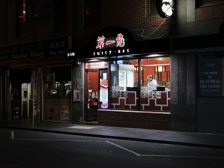 A lone employee works in the Juicy Bao restaurant in the Chinatown district in Melbourne, Australia, on 9 April 2020. (James Bugg/Bloomberg)