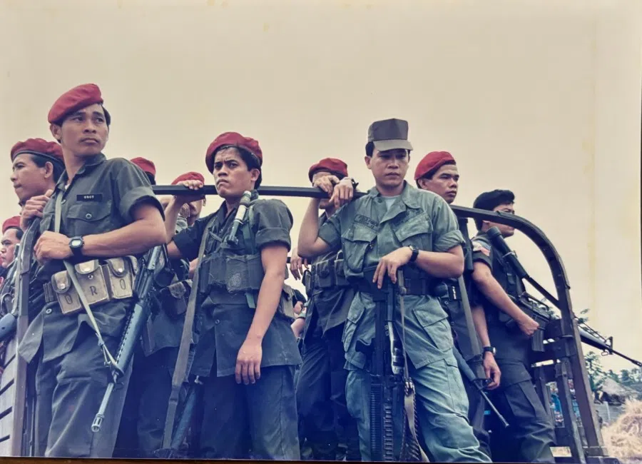 Government forces arrive to quell the coup.