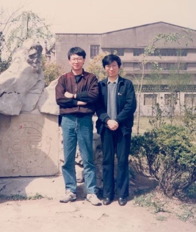 Wang Huning (right) with the writer in Fudan University, 1988.